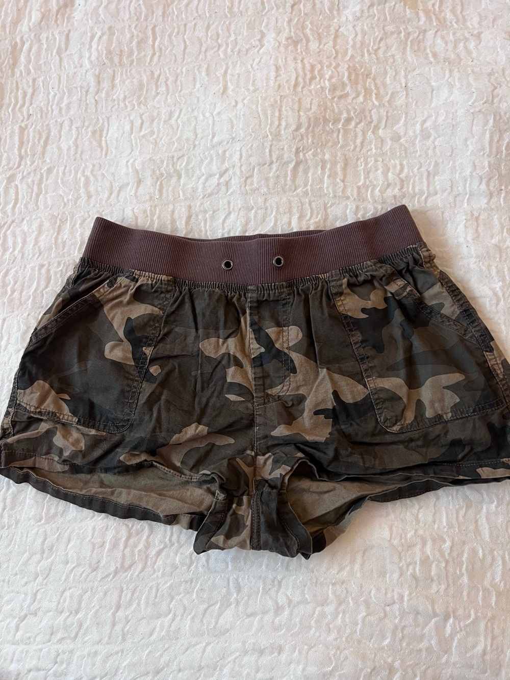 Camo Print Women’s Elastic Waist Shorts - Olive Green